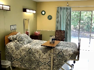 La Casa Via Transitional Care Center - photo 3
