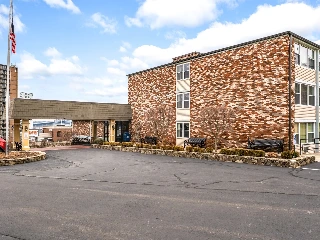 River Falls Senior Living - photo 2