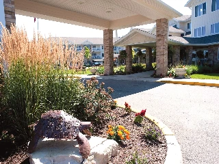 Court at Laurelwood Retirement Residence - photo 4