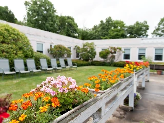 Autumn Lake Healthcare at Bucks Hill - photo 5